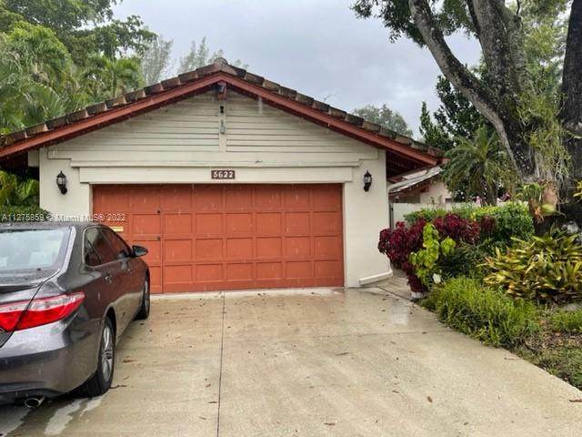 5622 Hammock Ln - Photo 1