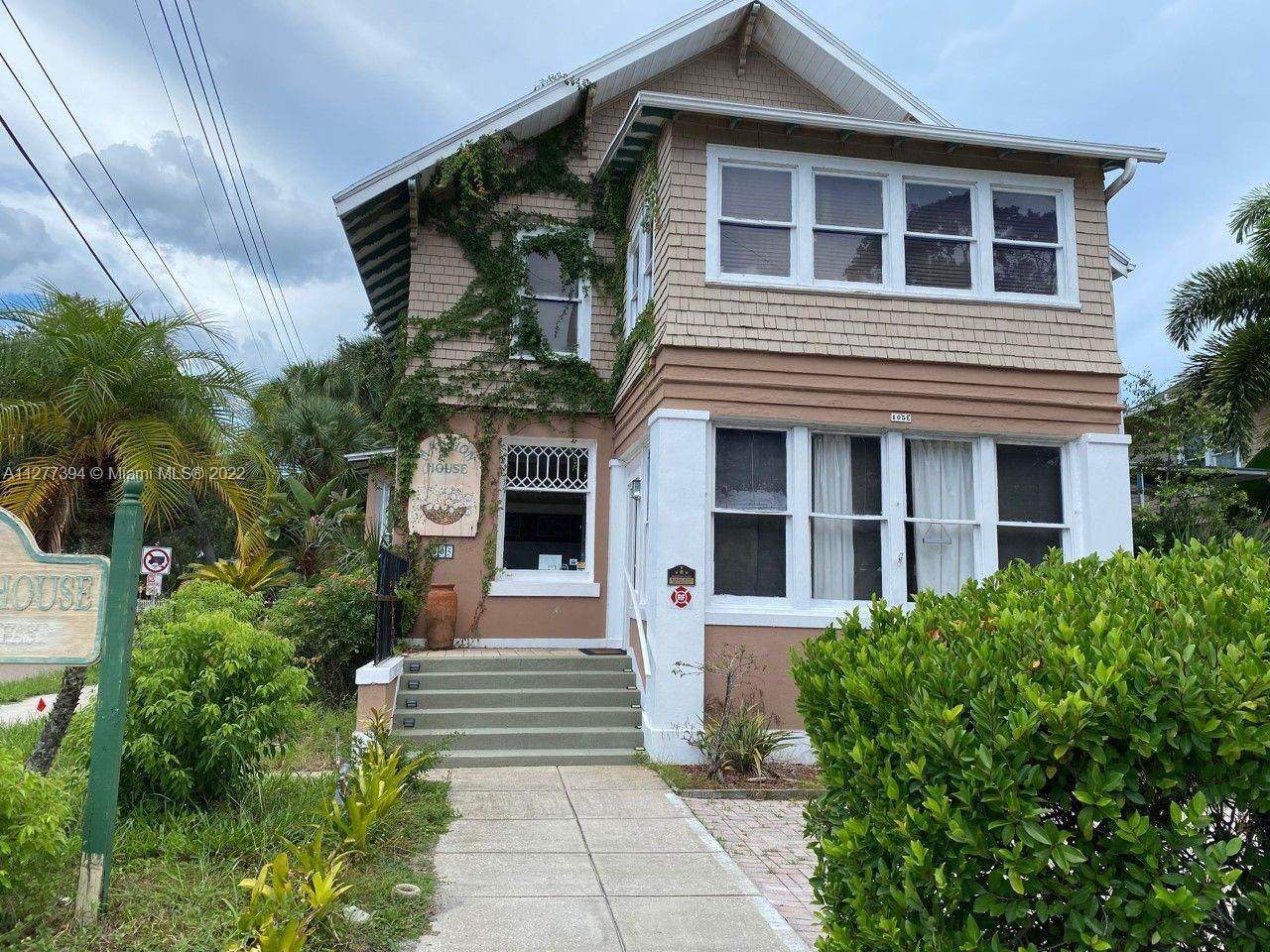 105 5th Ave Ne - Photo 1