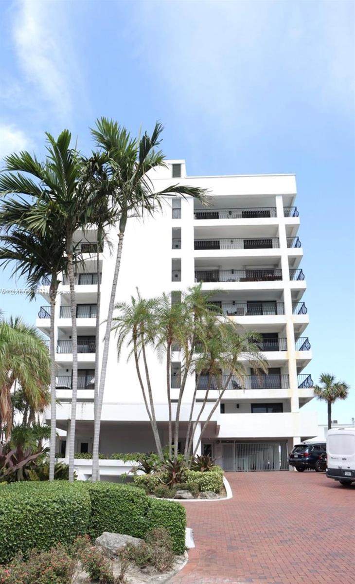5415 Collins Ave - Photo 1