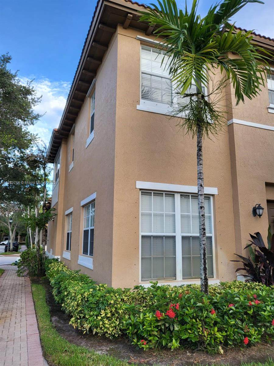 605 147th Ave - Photo 1