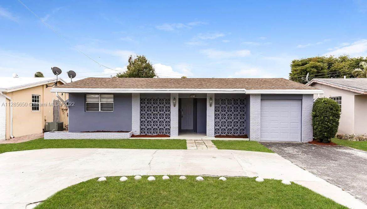 2400 Pine Tree Dr - Photo 1