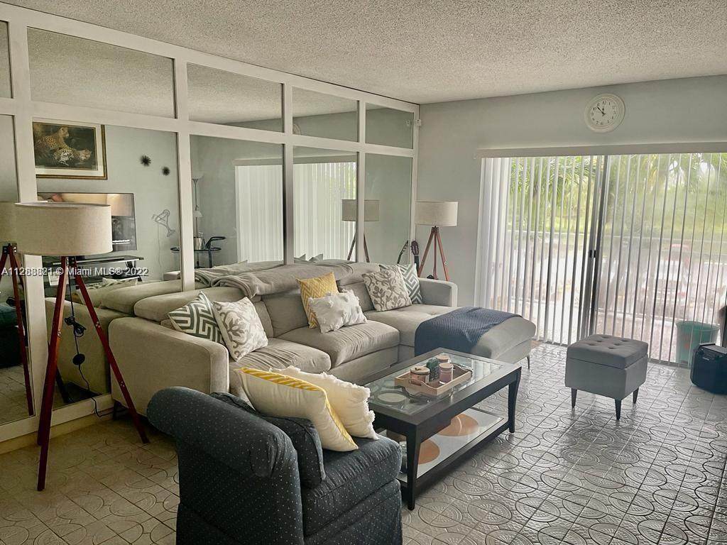 4400 Hillcrest Dr - Photo 1