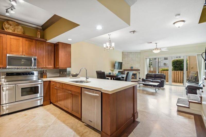 843 17th Way - Photo 1