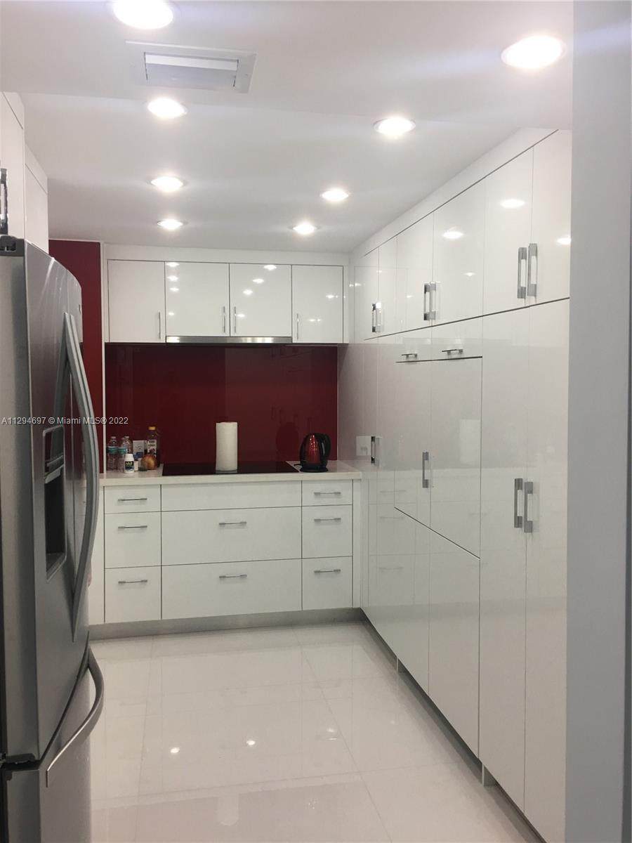 100 Bayview Dr - Photo 1