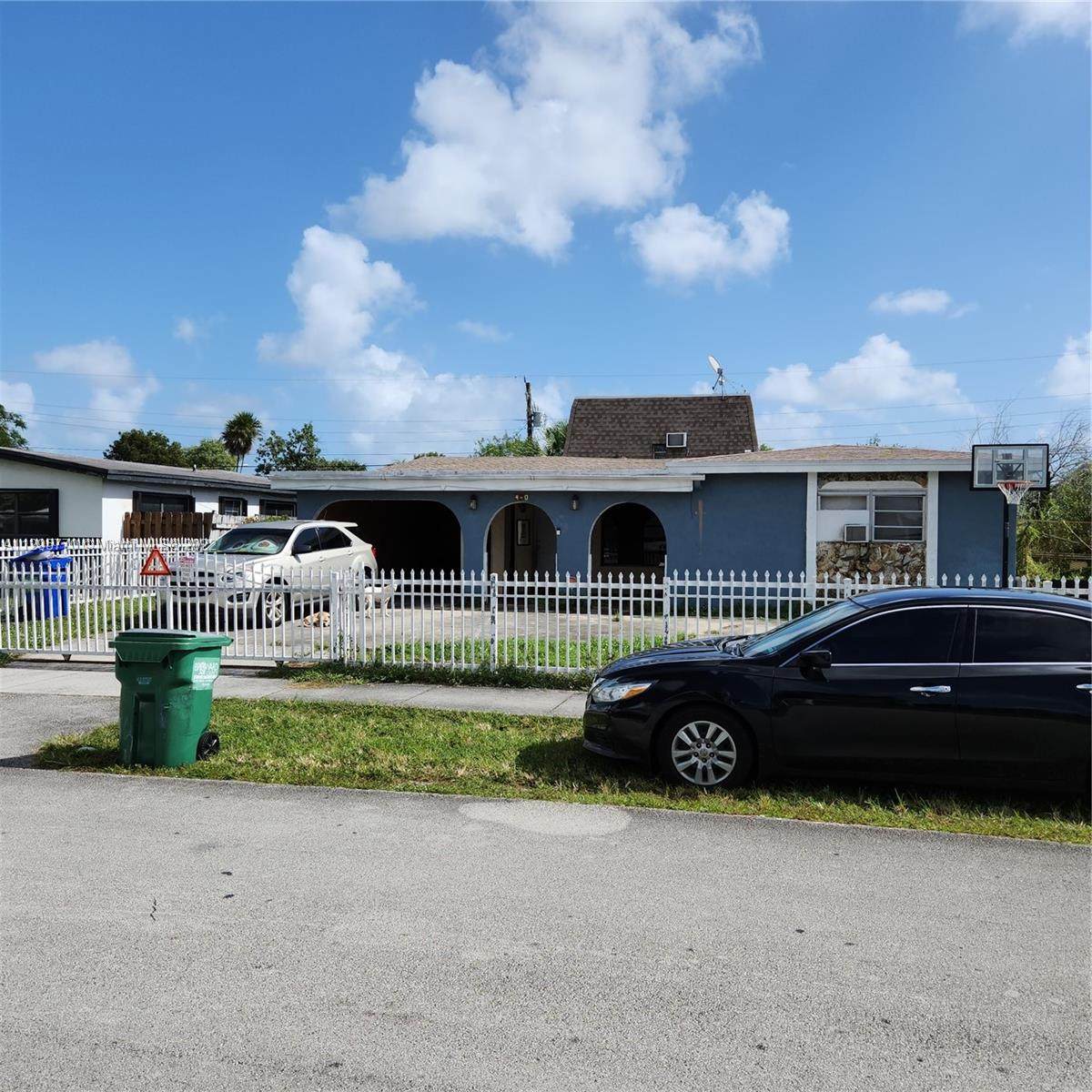 440 29th Ter - Photo 1