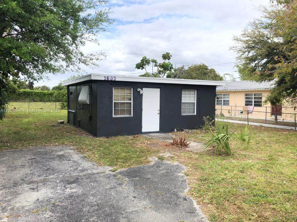 1633 44th Ter - Photo 1