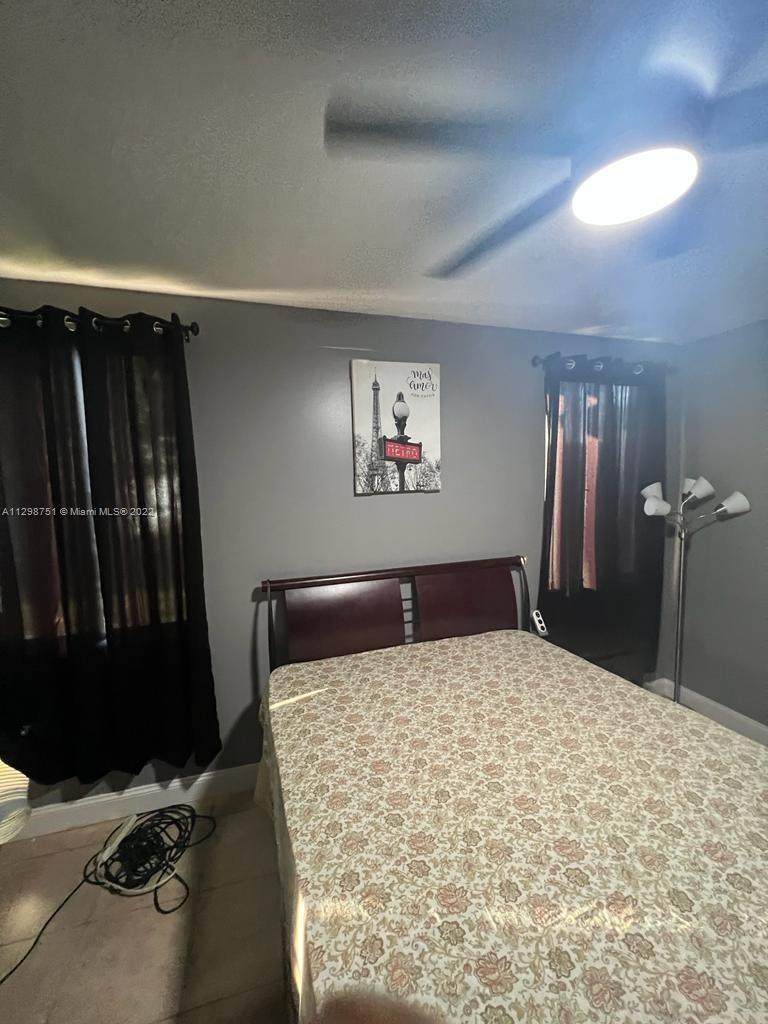 6718 60th St - Photo 1