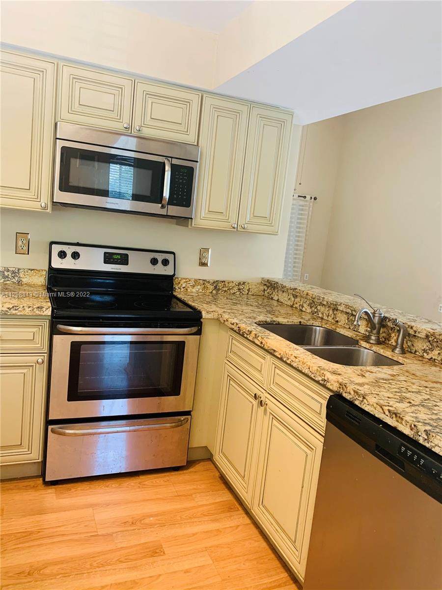2206 Glenmoor Dr - Photo 1