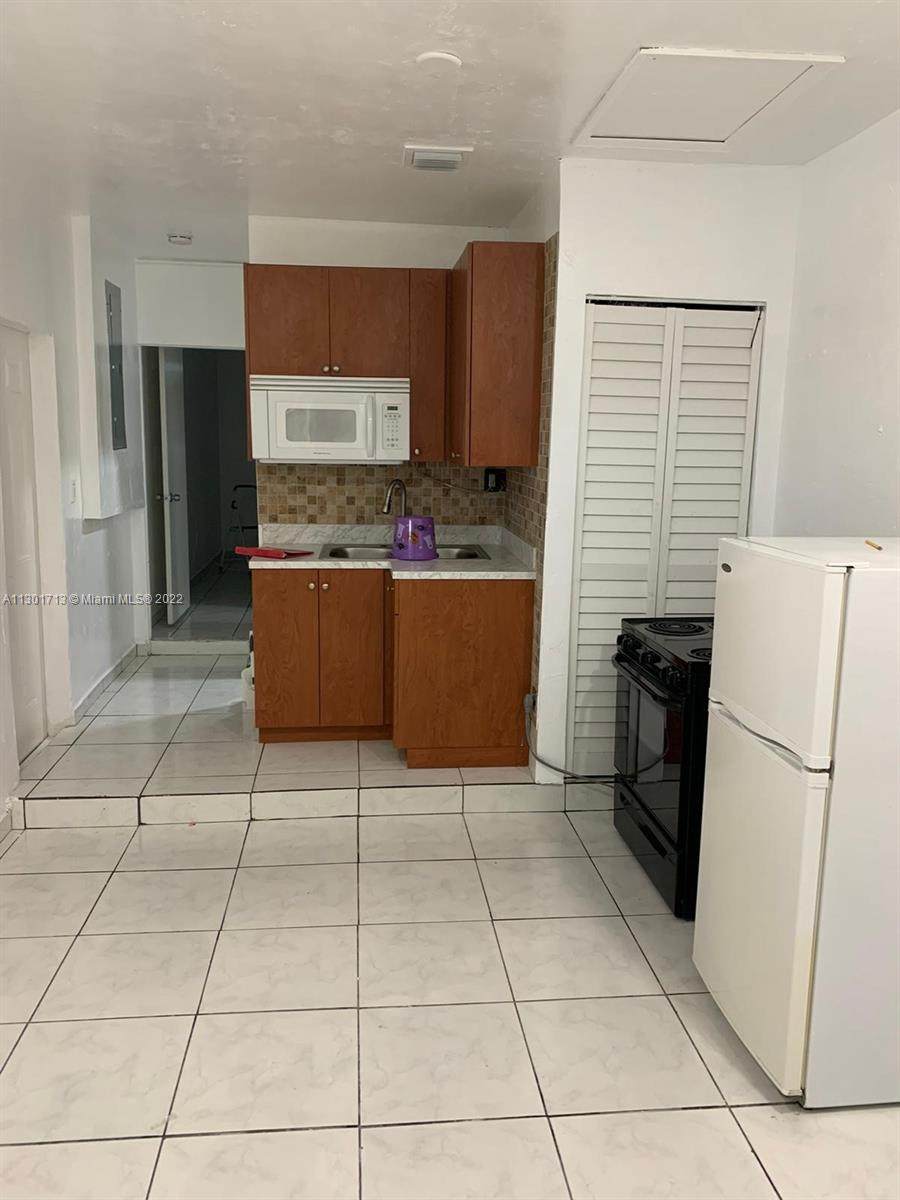 2321 Tarpon Dr - Photo 1