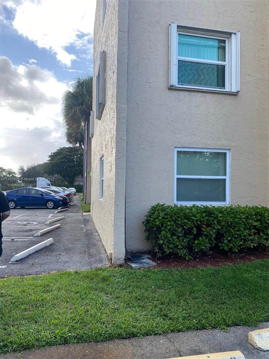 2700 Riverside Dr - Photo 1