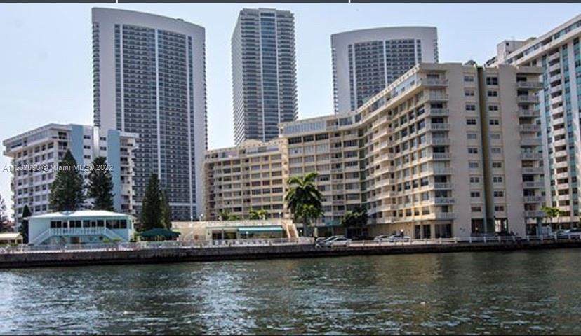 1825 Ocean Dr - Photo 1