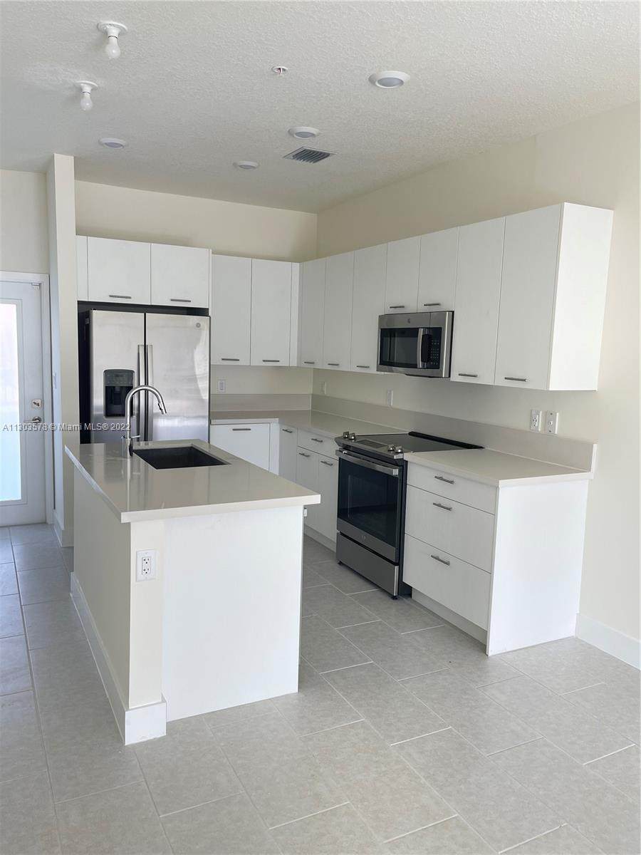 8167 41 ST - Photo 1