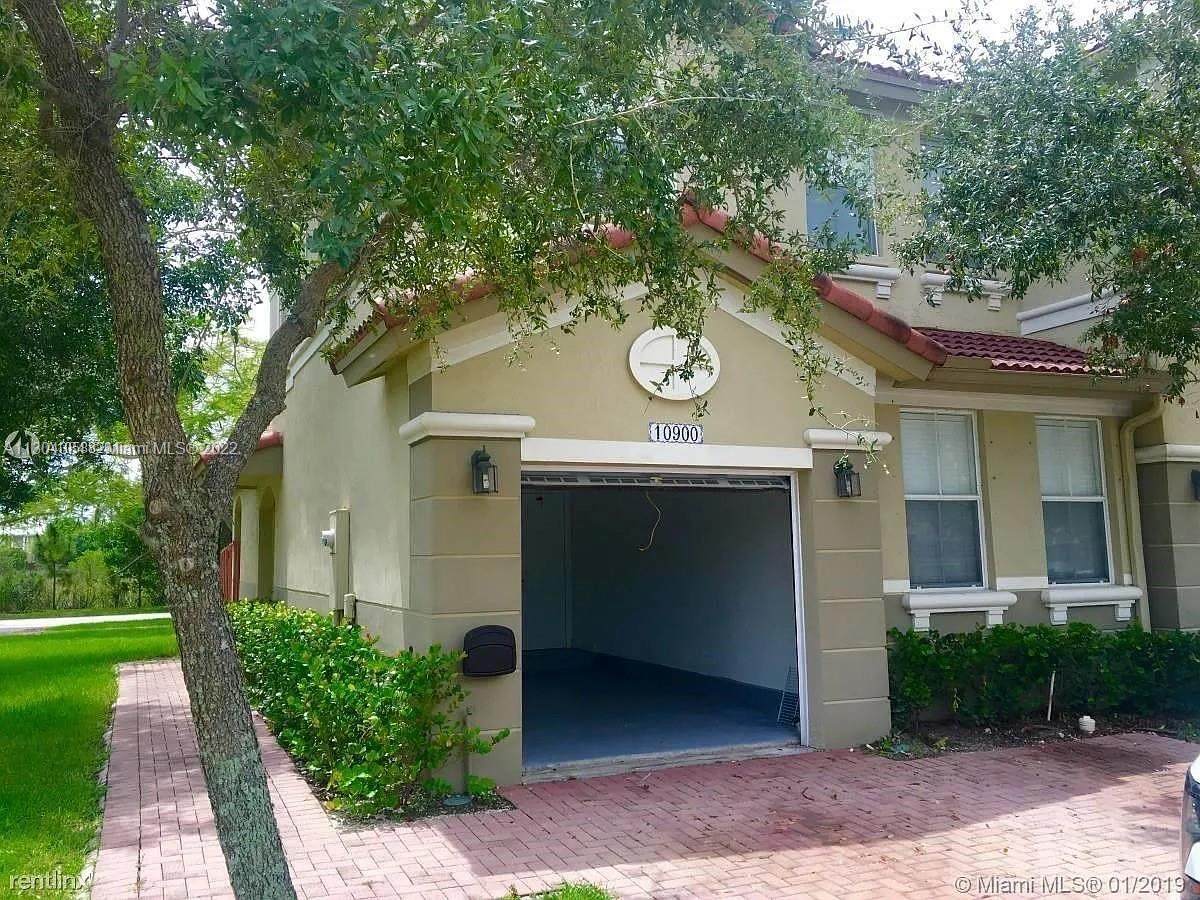 10900 78th Terrace - Photo 1