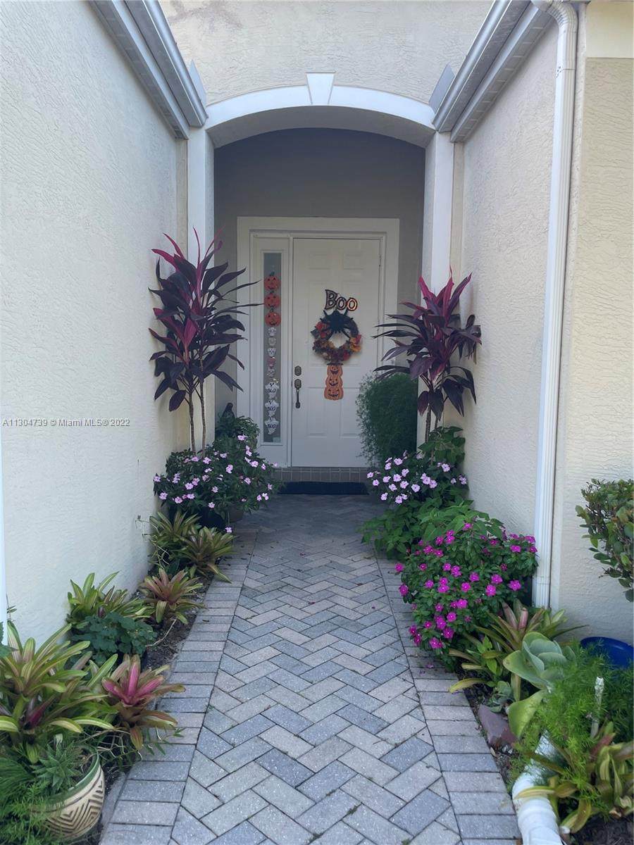 4555 61st Terrace - Photo 1