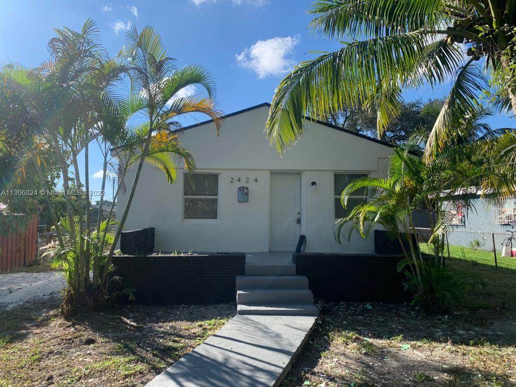 2424 44th St - Photo 1