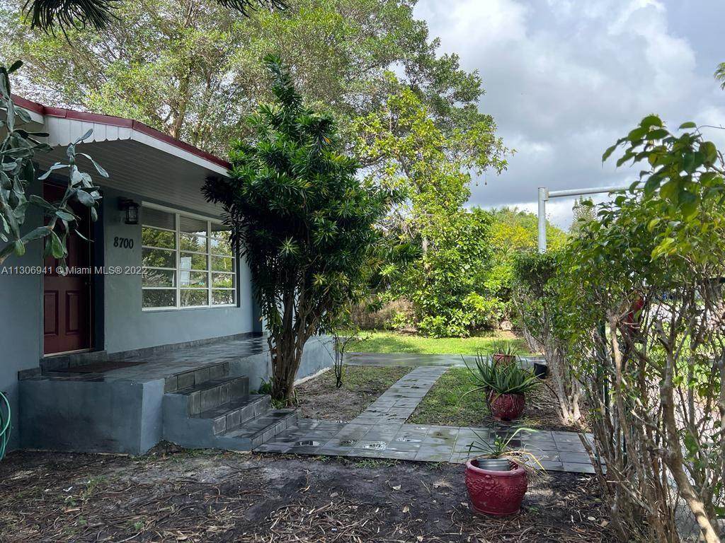 8700 8th Ct - Photo 1