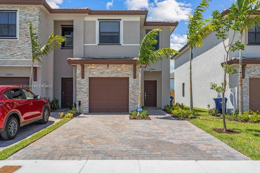 25484 108 CT - Photo 1