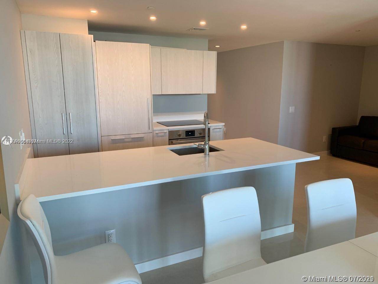 501 31st St - Photo 1