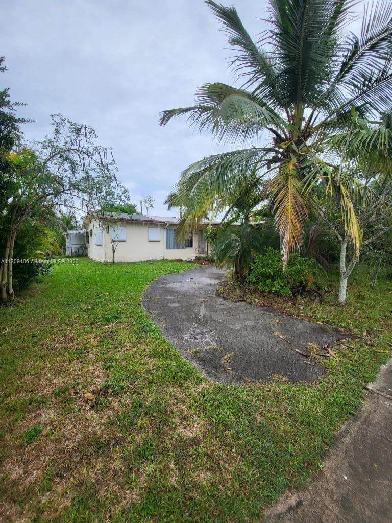 743 9th Ct - Photo 1