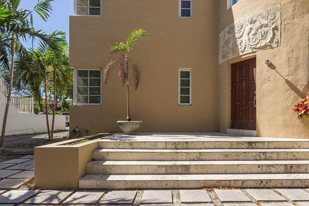 32 Calabria Ave - Photo 1