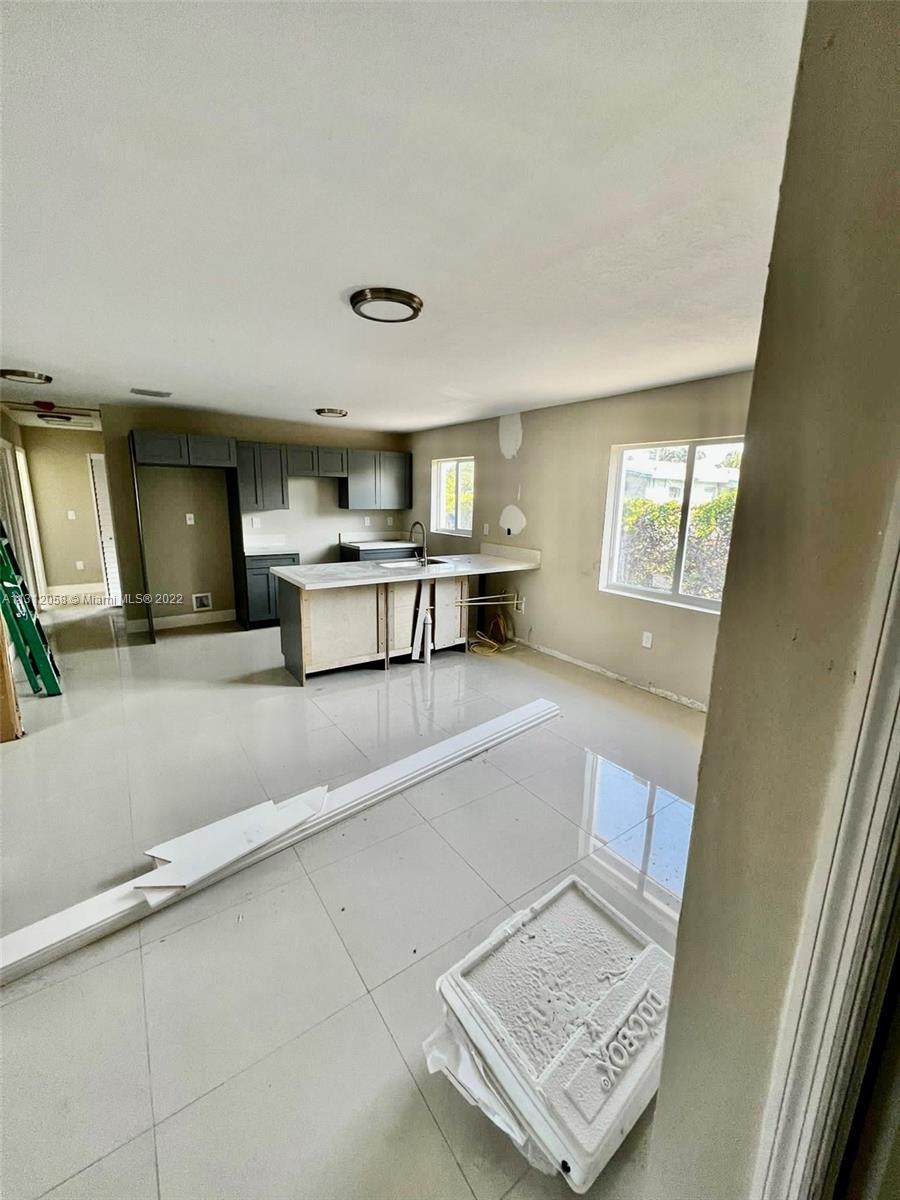 2720 Nw 20 St - Photo 1