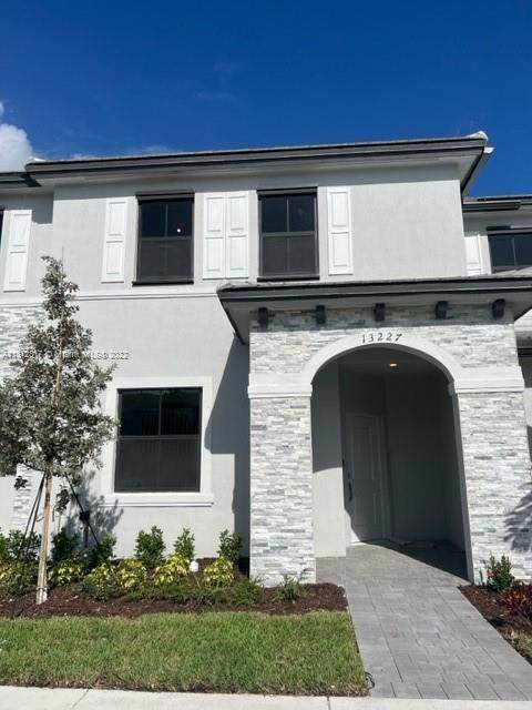 13227 286 St - Photo 1