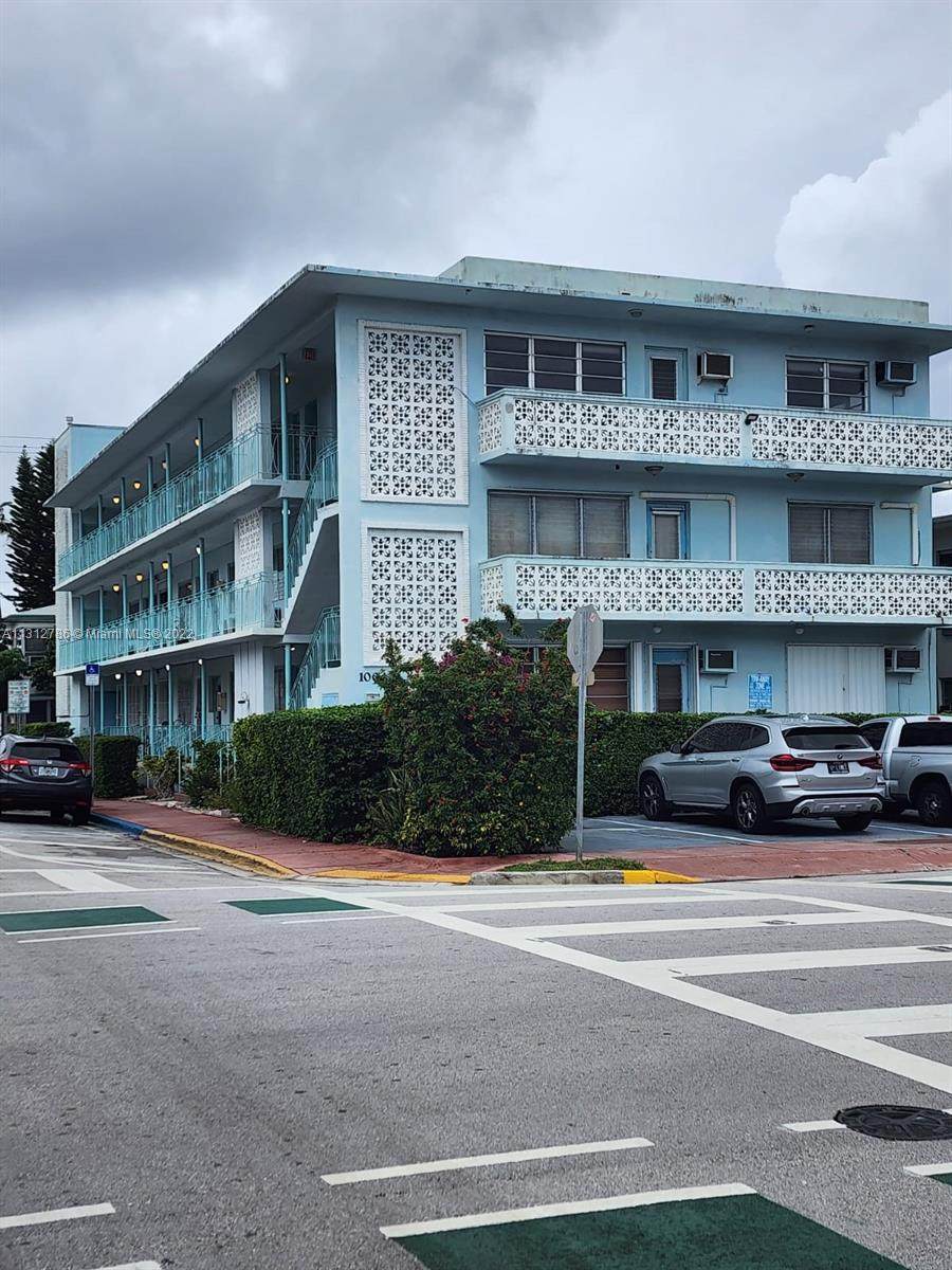 1004 Pennsylvania Ave - Photo 1