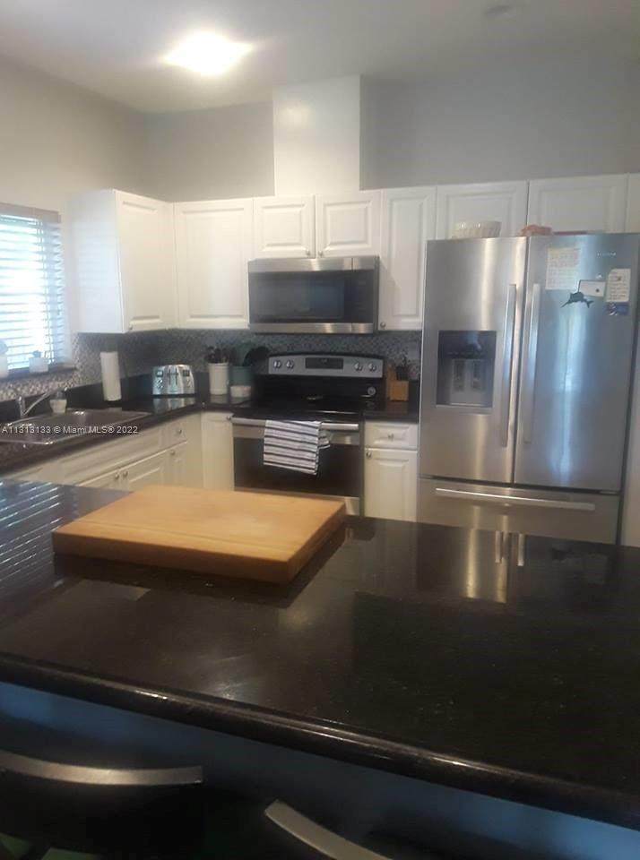 215 32nd Ter - Photo 1