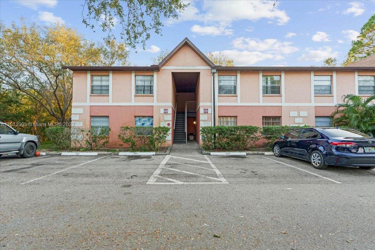 1511 Pinewood - Photo 1