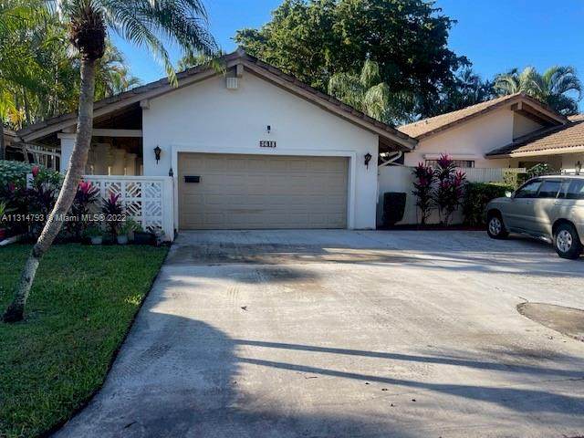 5618 Hammock Ln - Photo 1