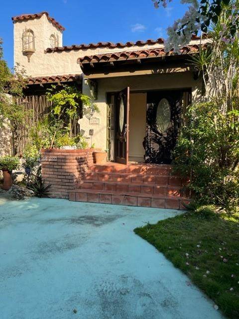 1207 Genoa St - Photo 1