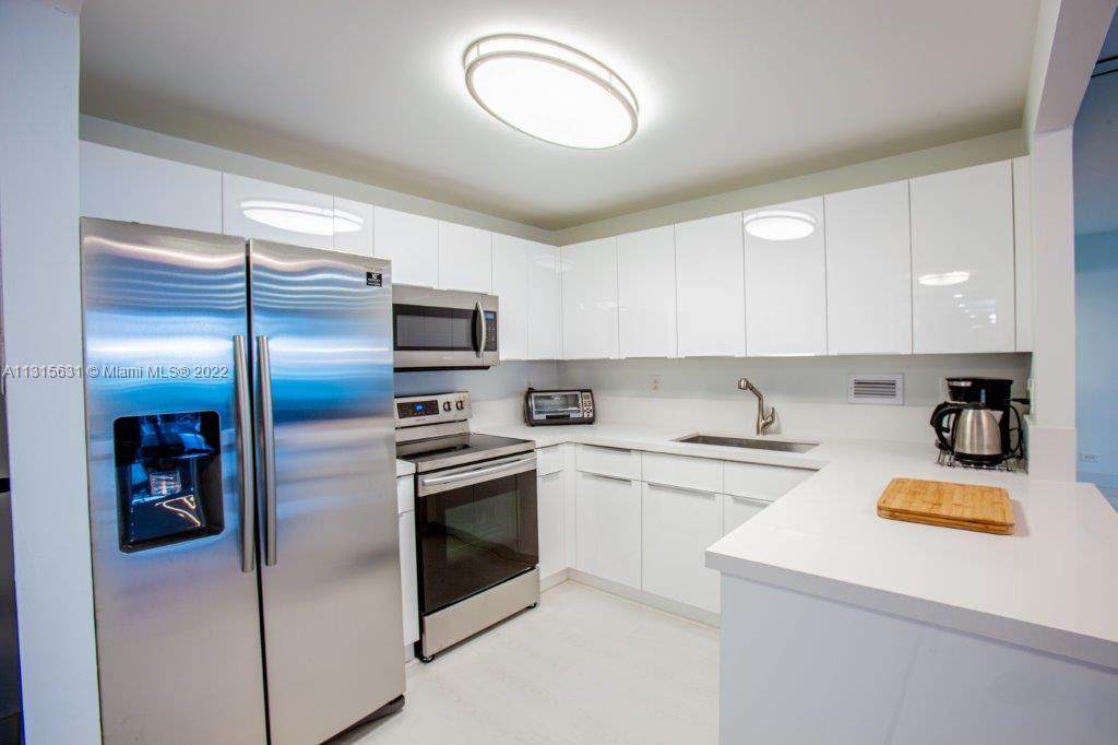 2301 Collins Ave - Photo 1