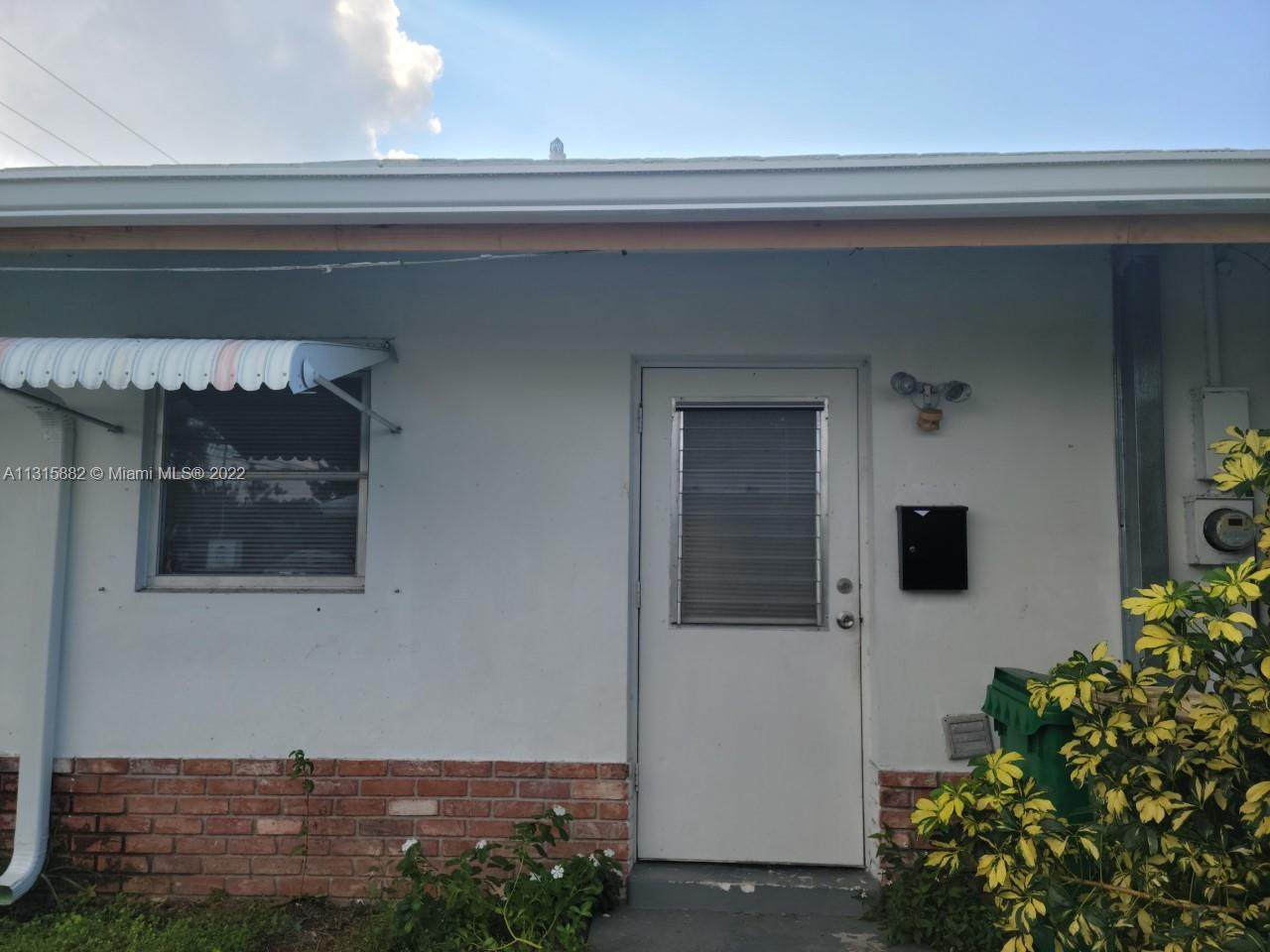 2402 52nd St - Photo 1