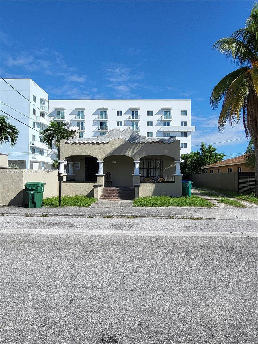 1621 53rd St - Photo 1