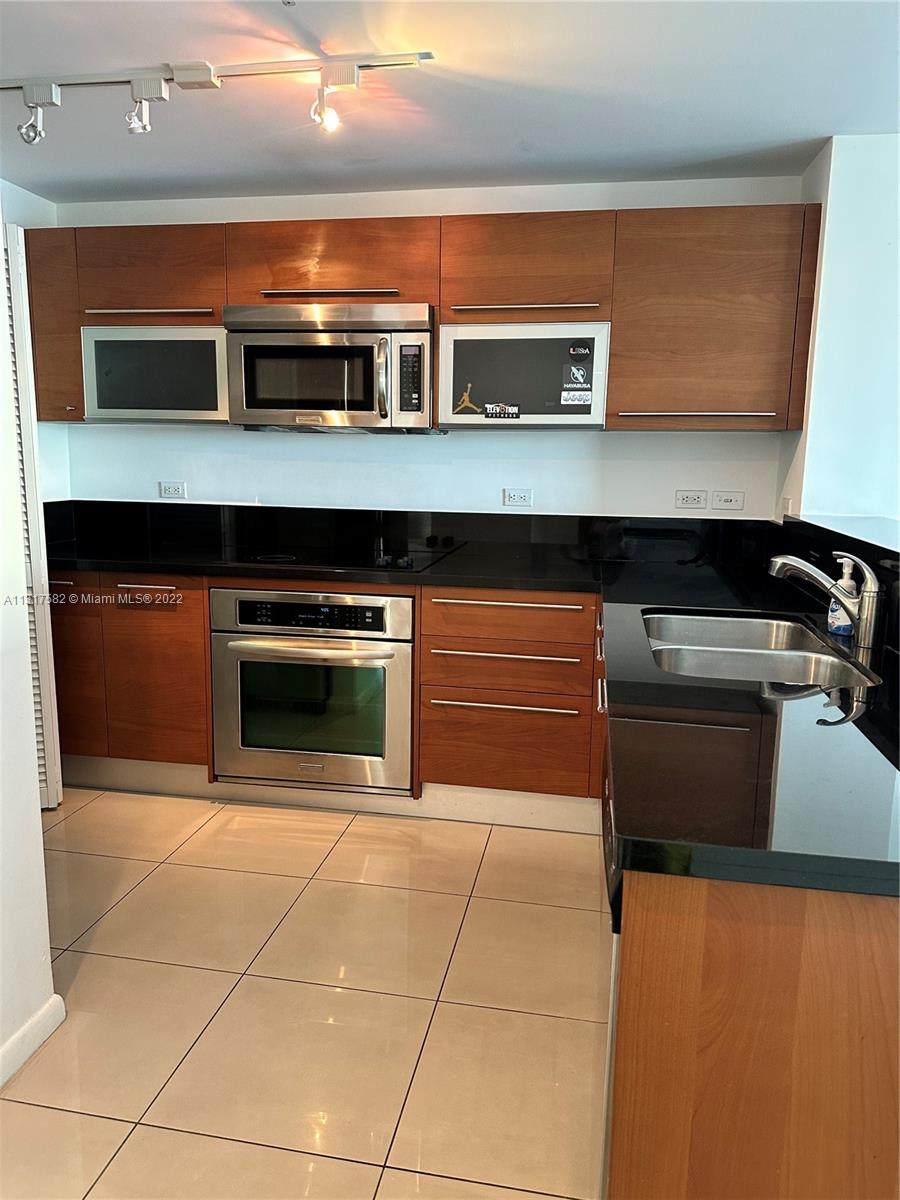 244 Biscayne Blvd - Photo 1