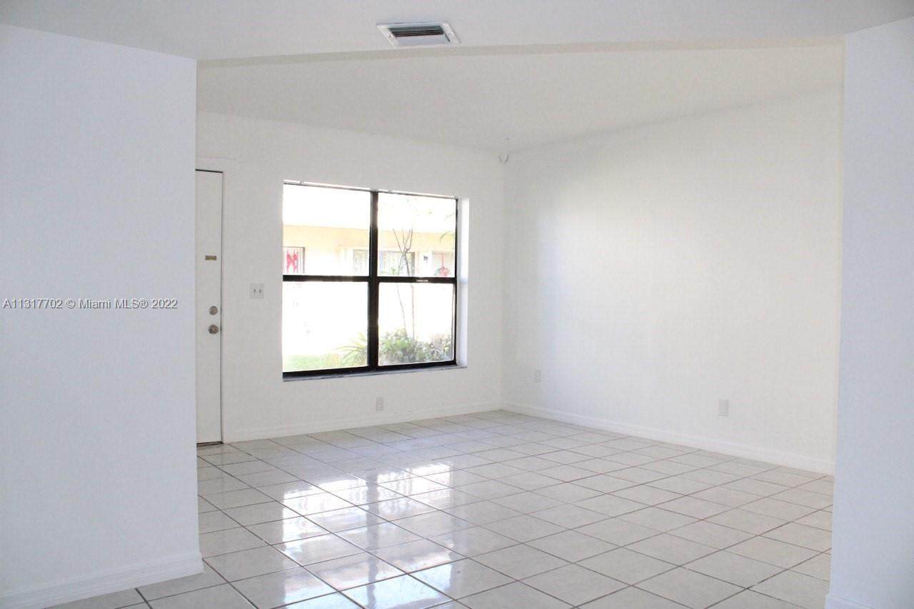 15306 72nd St - Photo 1