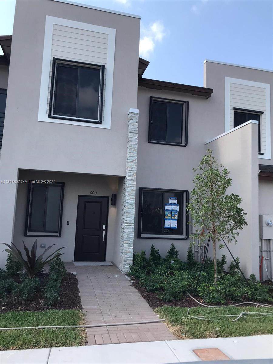 729 208th Terrace - Photo 1