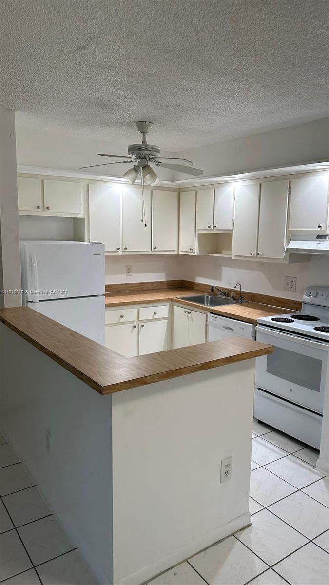 9860 Belfort Cir - Photo 1