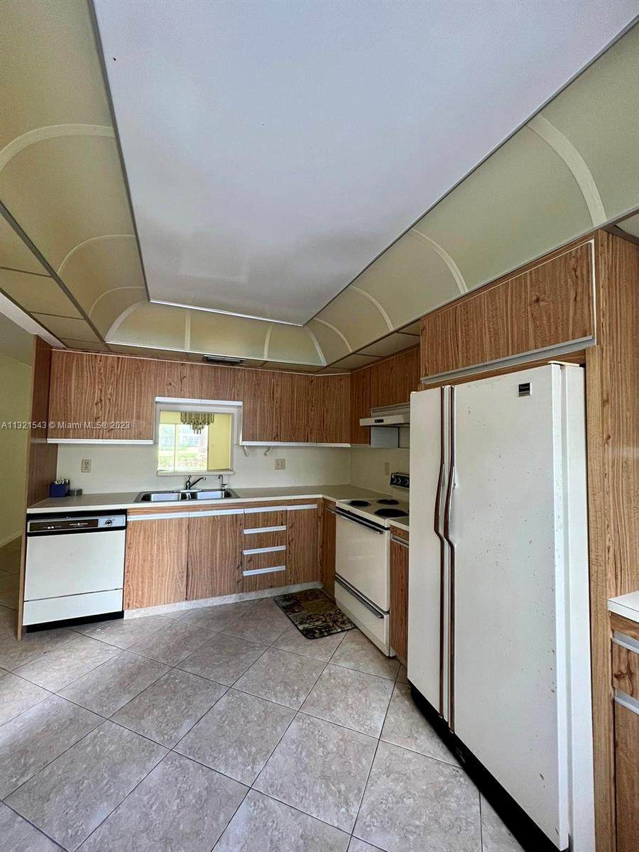 2002 Granada Dr - Photo 1