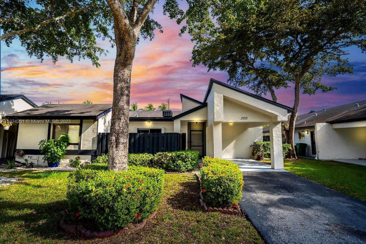 300 Fairway Cir - Photo 1