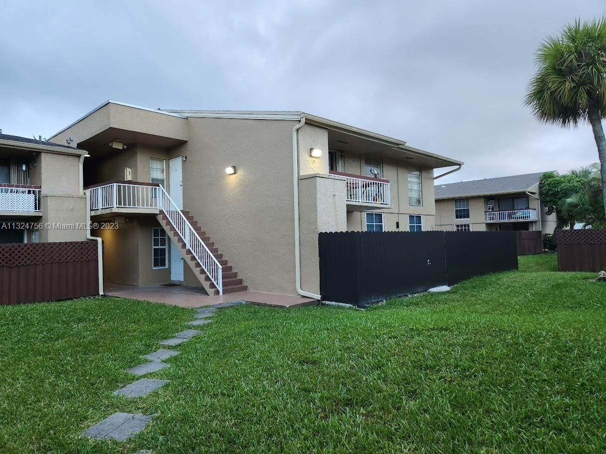 13785 66th St - Photo 1