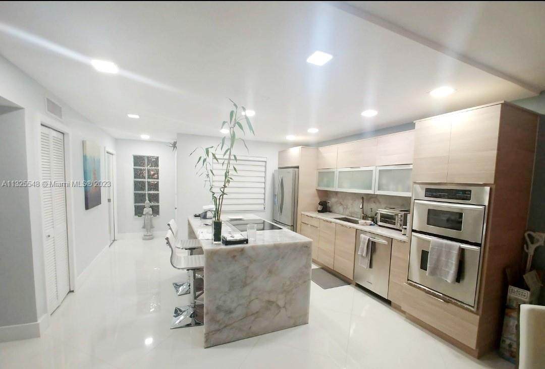 401 Lakeview Dr - Photo 1