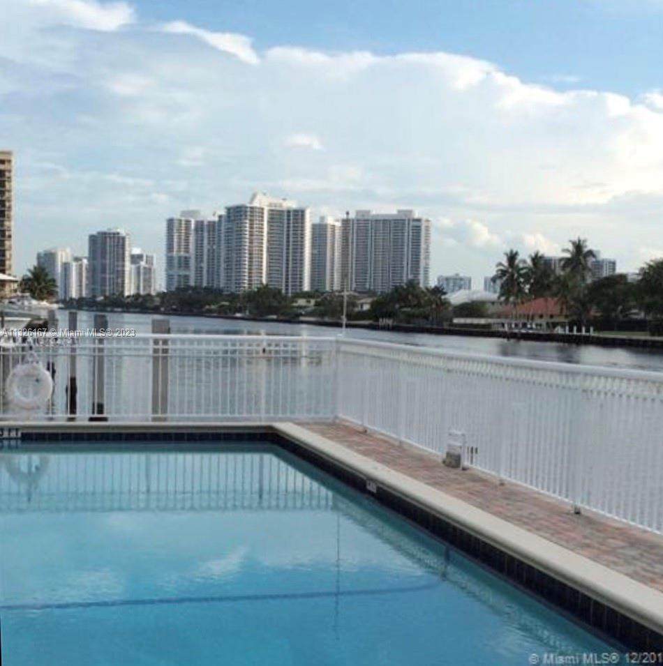 1913 Ocean Dr - Photo 1