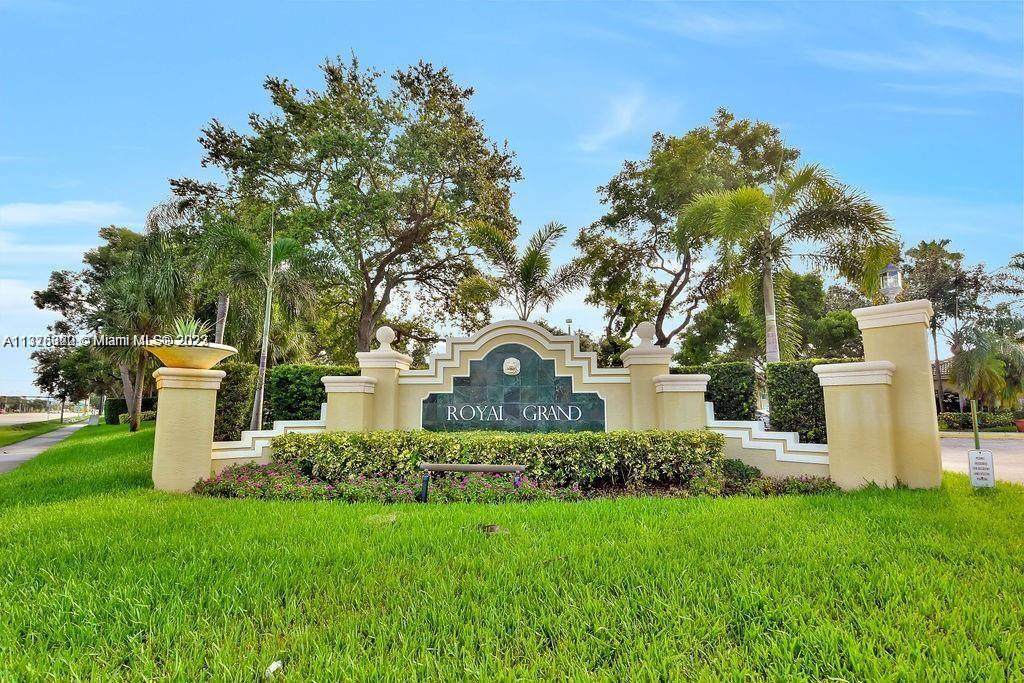 2640 University Dr - Photo 1
