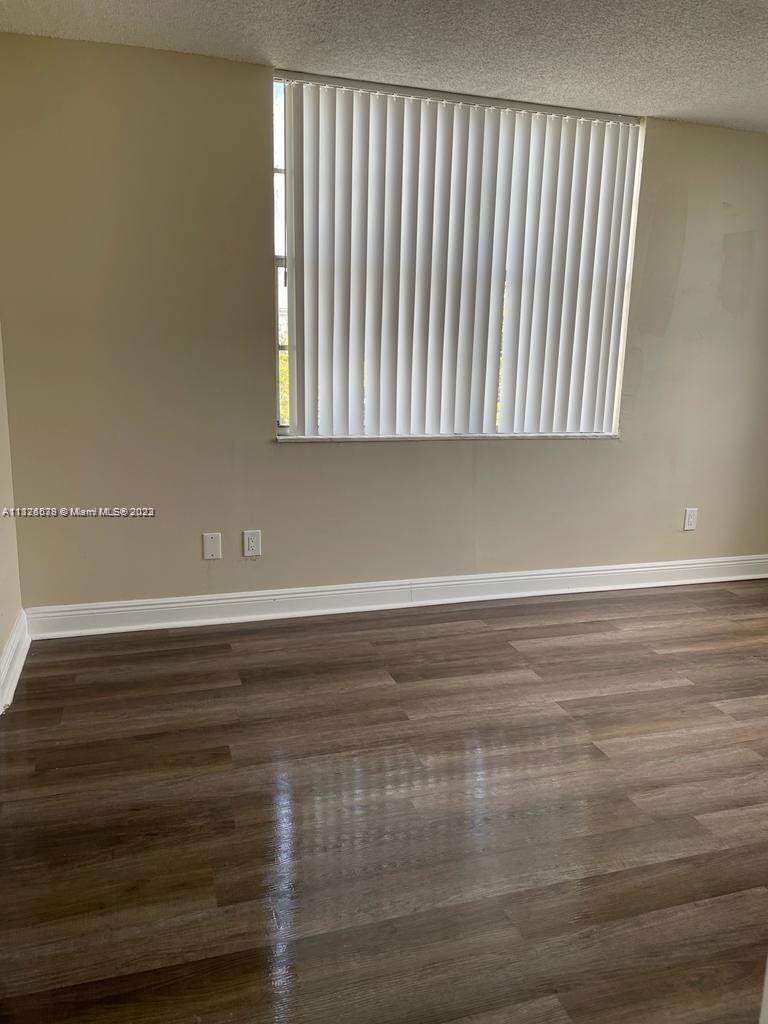 498 165th St Rd - Photo 1
