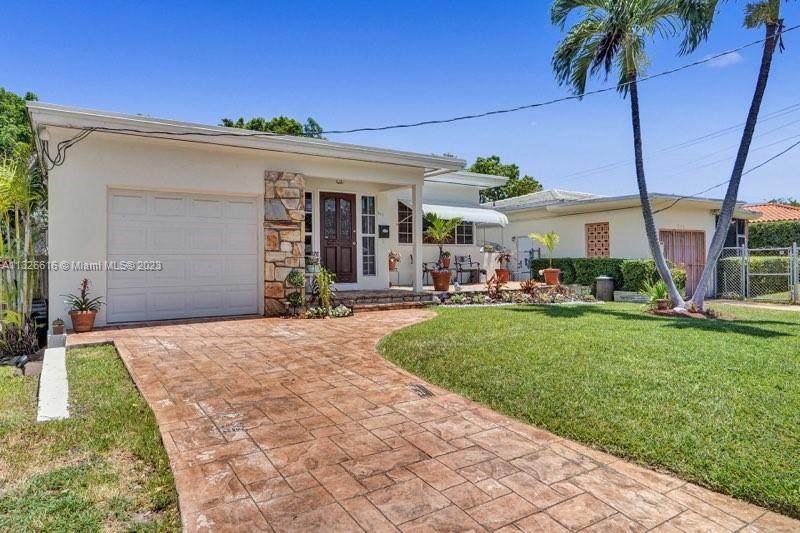 817 Surfside Blvd - Photo 1