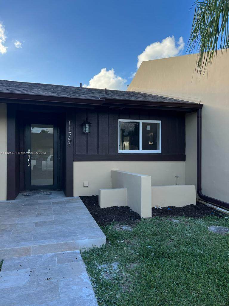 11754 123rd Ave - Photo 1