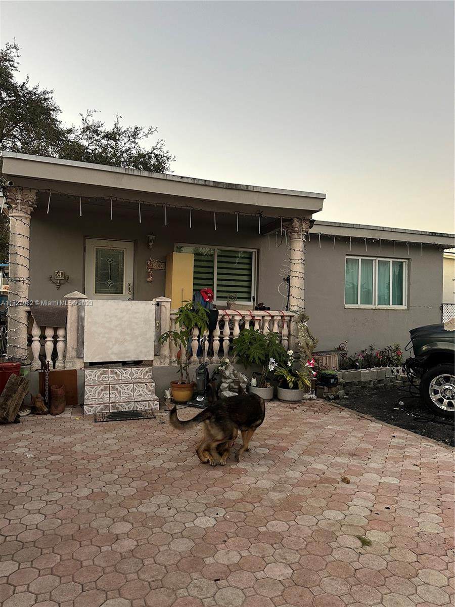 2930 98 St - Photo 1