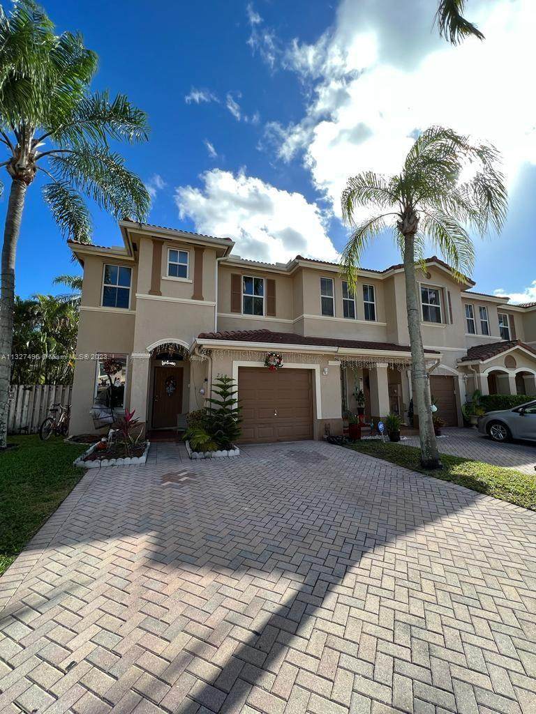 212 Riverwalk Cir - Photo 1