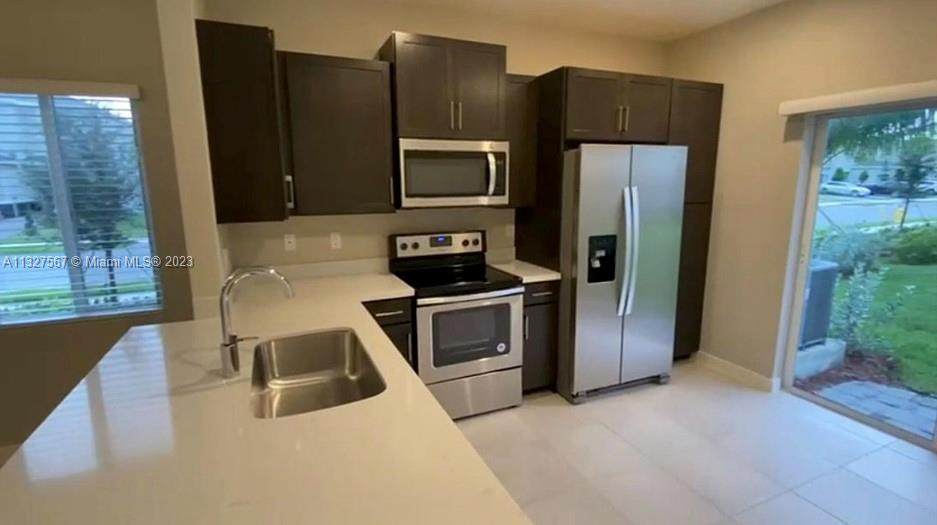 898 17th Ct - Photo 1